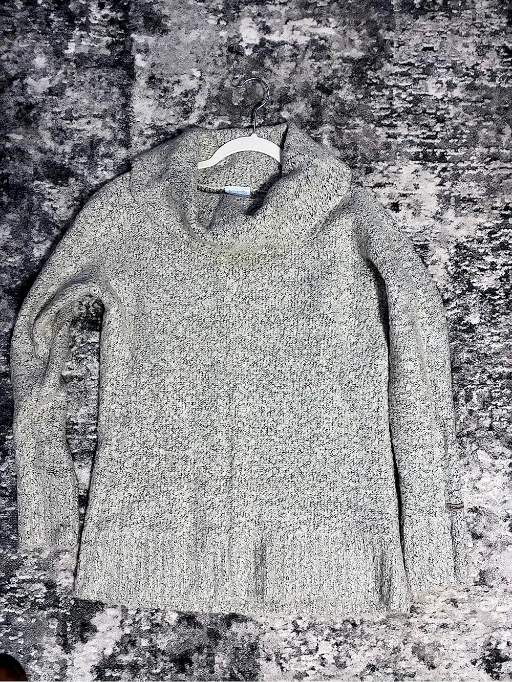Columbia Cowl Neck Sweater in Gray Size Large Like New